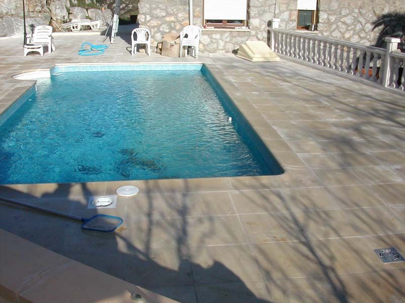 Piscinas Oruña piscina pequeña en patio