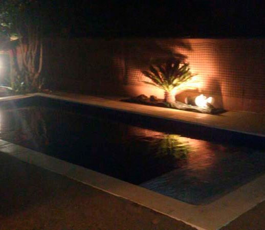 Piscinas Oruña piscina en la noche